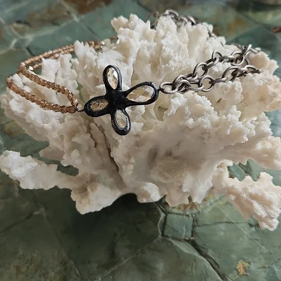 Beautiful Cross Choker Style Necklace. - Picture 1 of 2